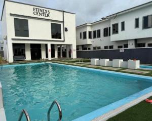 Bazén v ubytování The Glen Suites nebo v jeho okolí