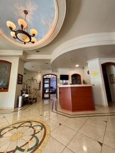 a large room with a ceiling with a counter at Hotel Plaza Ejecutivo in Tepatitlán de Morelos +23 photos