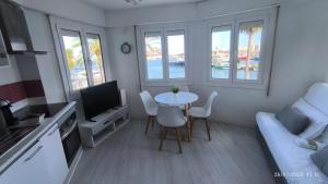 a small living room with a table and a couch at Port 2 in Tarragona