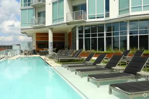 Πισίνα στο ή κοντά στο Spacious Luxury 1bedroom 1bath Pool