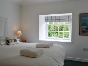 Postel nebo postele na pokoji v ubytování Shore Cottage - Uk12524 + 8 fotografií