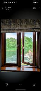 Imagen de la galería de South Coast River View Holiday Home-2 Bed-Parking- Great for families-Couples-Contractors WELCOME, en Fordingbridge