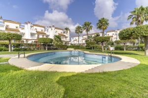 Bazén v ubytování Sol y Playa Vera Vida nebo v jeho okolí