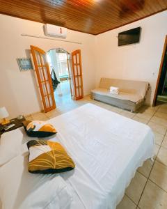 Una cama o camas en una habitación de Rm Hospedagem Ubatuba