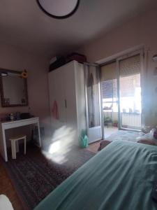 Una cama o camas en una habitación de Apartaestudio