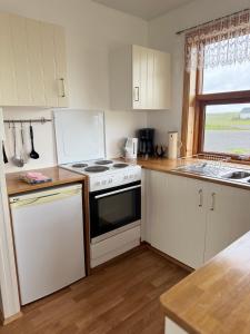 Majoituspaikan Guesthouse Myrkholt II keittiö tai keittotila 10 kuvaa lisää