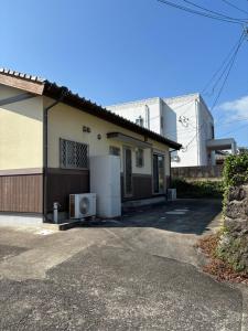 a house with a generator in front of it at 舎結日yadomusuhi-Wi-Fi完備-アクセス最高 in Goto