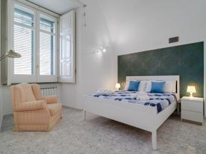 a bedroom with a bed and a chair at Blue Atrani Central House - 150 mt dalla spiaggia in Atrani