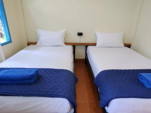 Baan Hinlad Home and Hostel客房内的一张或多张床位
