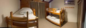 a room with two bunk beds in a cabin at Lakepines in Jindabyne