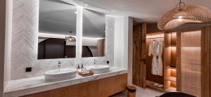 Koupelna v ubytování Suites5 Hotel