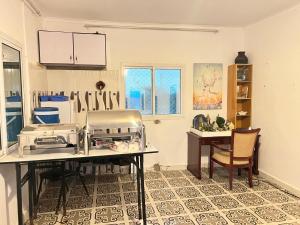 O bucătărie sau chicinetă la Maamuus Farmhouse