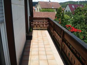 Ein Balkon oder eine Terrasse in der Unterkunft Ferienappartement Obrigheim