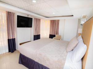 Postel nebo postele na pokoji v ubytování Muna Hotel