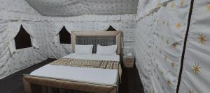 Postel nebo postele na pokoji v ubytování GUREZ LUXURY RESORt