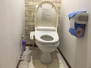 a bathroom with a toilet with the seat up at 花迹民宿二号馆201 通天阁天王寺步行圈 心斋桥日本桥4分钟车程 in Osaka +8 photos