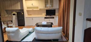 Η κουζίνα ή μικρή κουζίνα στο Condo Baan Somtavil