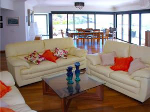 a living room with two couches and a table at V.I.P. Baia in Machico