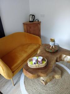 a coffee table with three cups on top of it at Pour les amoureux de la nature in Condé-sur-Noireau
