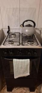 a pot sitting on top of a stove in a kitchen at Casa Estratégica in Sucre