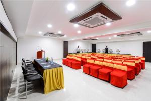 The business area and/or conference room at Hotel Ashish Palace