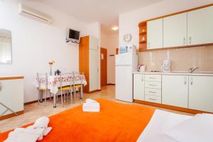 Kuchyňa alebo kuchynka v ubytovaní Guest House Davor Tomas