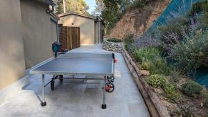 a ping pong table sitting on a patio at Maisonnette climatisée in Aix-en-Provence