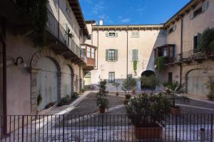 Gallery image of Antiche Colonne Suite in Verona