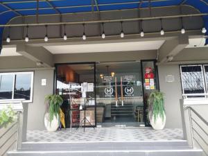 Fotografie z fotogalerie ubytování Capital O 75406 Hotel M Rojana v destinaci Ayutthaya