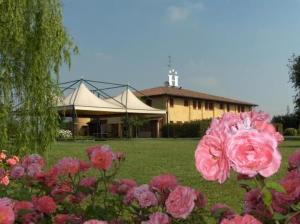 A garden outside Hotel Fondo Catena