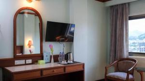 TV a/nebo společenská místnost v ubytování Sri Betong Hotel