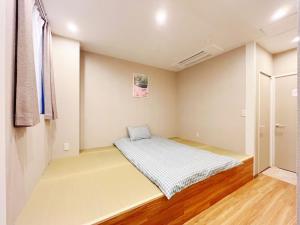 a small bedroom with a bed in it at 台東区 駅から徒歩3分施設a4f in Tokyo