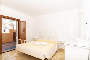 Postel nebo postele na pokoji v ubytování smeralda house