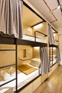 Poschodová posteľ alebo postele v izbe v ubytovaní 7 Wonders Boutique Capsule