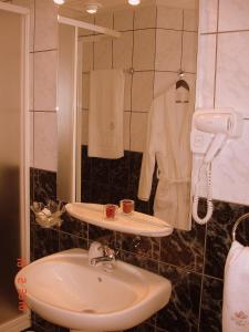 
A bathroom at Villa-Hotel Escala
