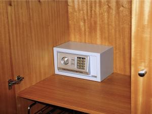 a microwave sitting on top of a wooden table at Beachfront Penthouse with Panoramic Ocean-View Terrace VIP Baia in Machico