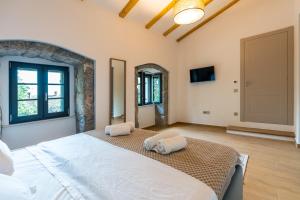 a bedroom with a large bed and a window at Casa Eva in Opric +51 photos