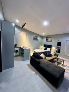 Balcony Open Plan Studio Units -Lekki 1, WI-FI, one with balcony, the other without 휴식 공간