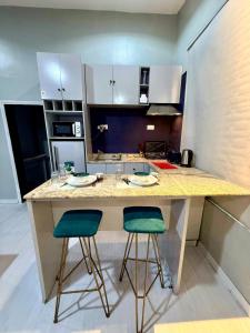 Balcony Open Plan Studio Units -Lekki 1, WI-FI, one with balcony, the other without 주방 또는 간이 주방