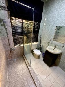 Balcony Open Plan Studio Units -Lekki 1, WI-FI, one with balcony, the other without 욕실