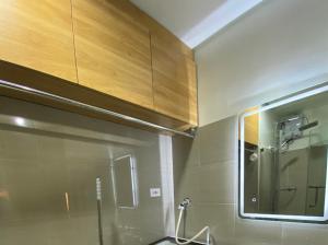 Ванна кімната в The Nuebe Chalet near SM Moa Pasay City