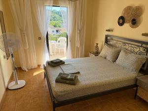 Ένα ή περισσότερα κρεβάτια σε δωμάτιο στο Stay Corfu Studios