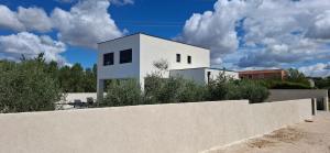 Το κτήριο όπου στεγάζεται  η βίλα