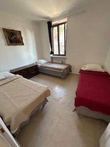 a room with two beds and a window at Rent Appart Forbach in Forbach