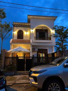a car parked in front of a house at à Bleu Hoian in Tân Thành (1)