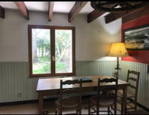 Χώρος καθιστικού στο Maison avec jardin arboré
