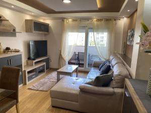 TV a/nebo společenská místnost v ubytování TERRASOL TORRELITORAL APARTAMENTO 3 DORMITORIOS DE LUJO