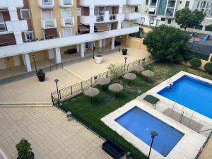 Bazén v ubytování TERRASOL TORRELITORAL APARTAMENTO 3 DORMITORIOS DE LUJO nebo v jeho okolí