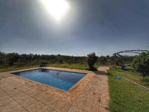 a swimming pool in the middle of a yard at Villa avec piscine in Meknès