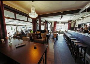 a restaurant with tables and chairs and a bar at Vakantiewoning Bij de Jep in Bilzen